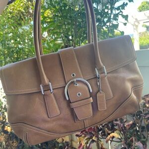 Elegant Tan Leather Handbag
